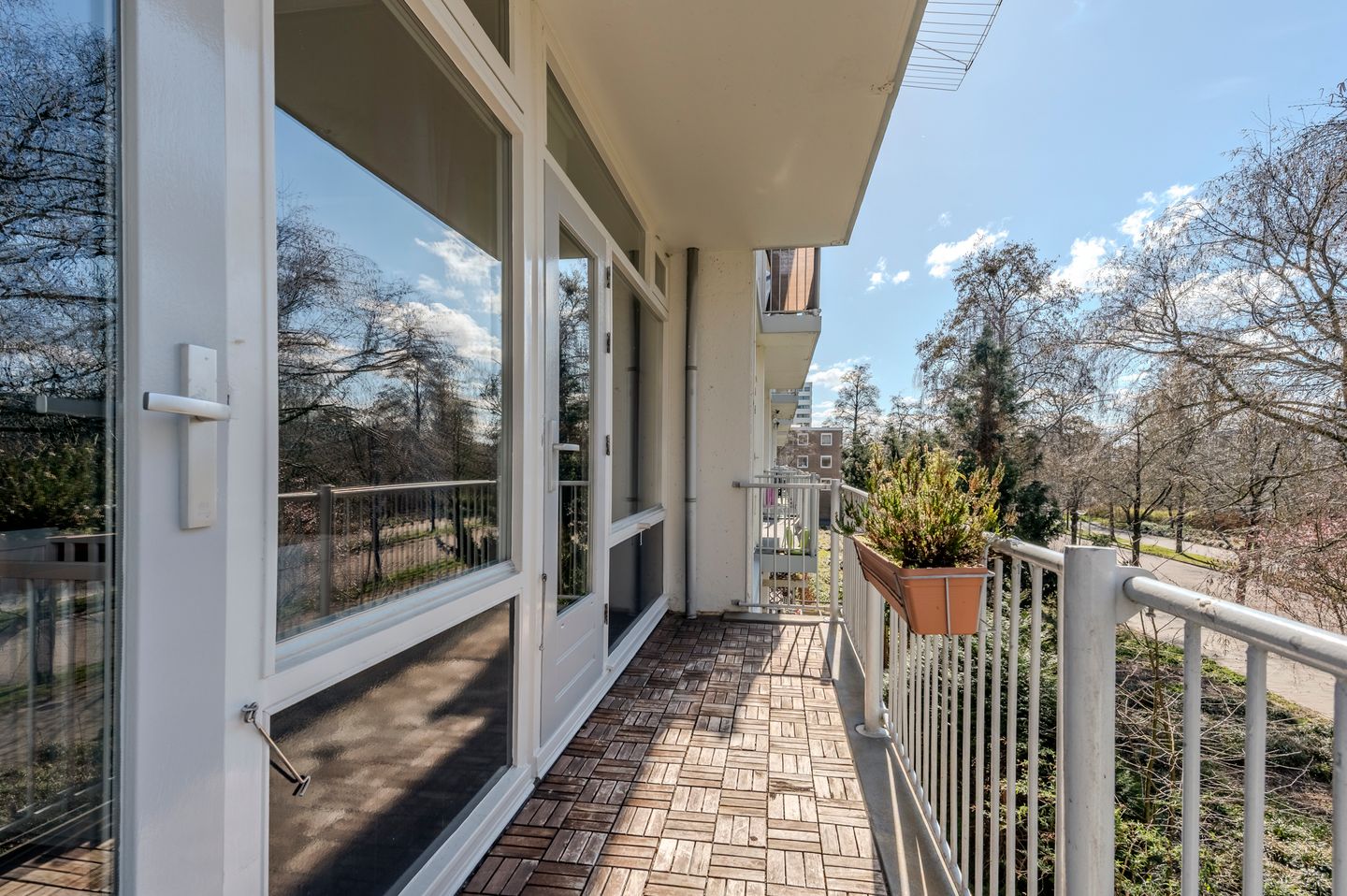 Foto 20 van Heringa-State 66