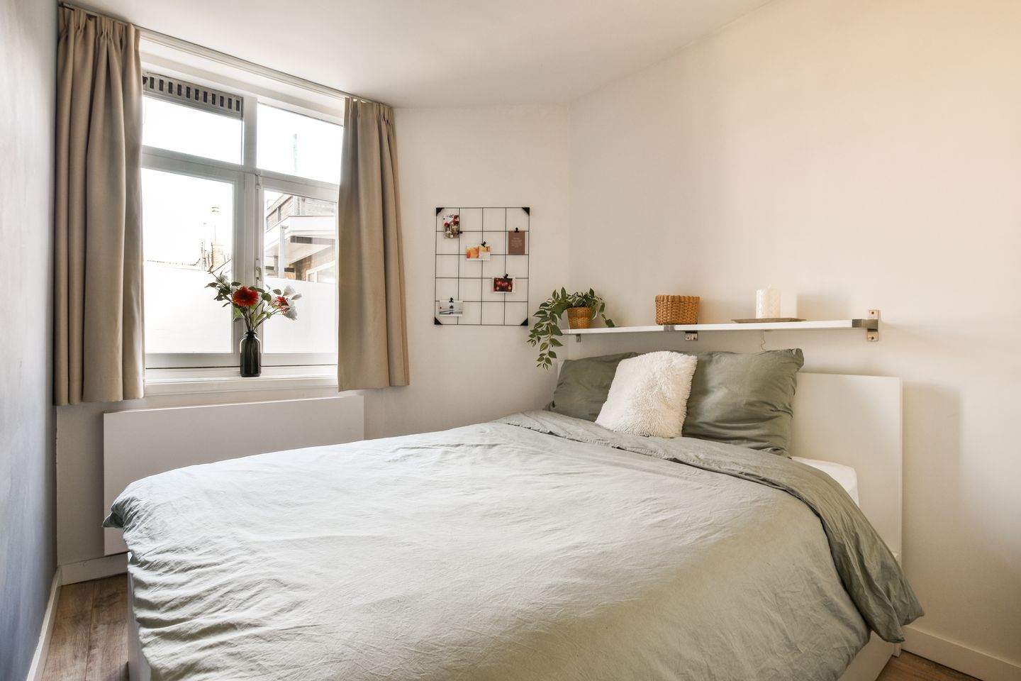 Photo 14 of Bloys van Treslongstraat 32-2