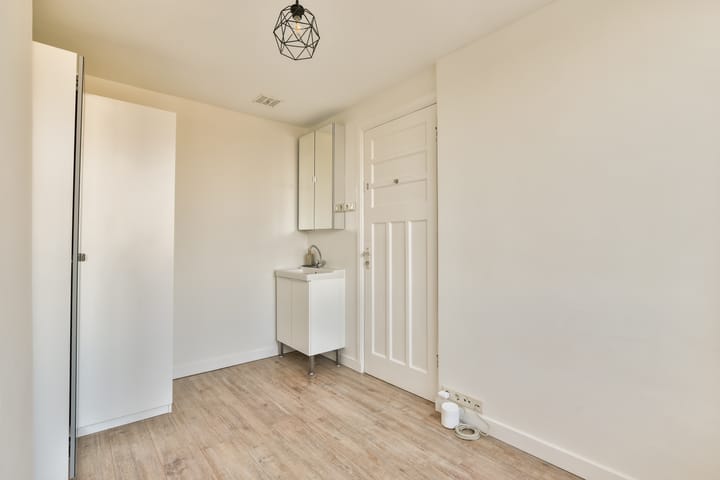 Photo 21 of Bloys van Treslongstraat 32-2
