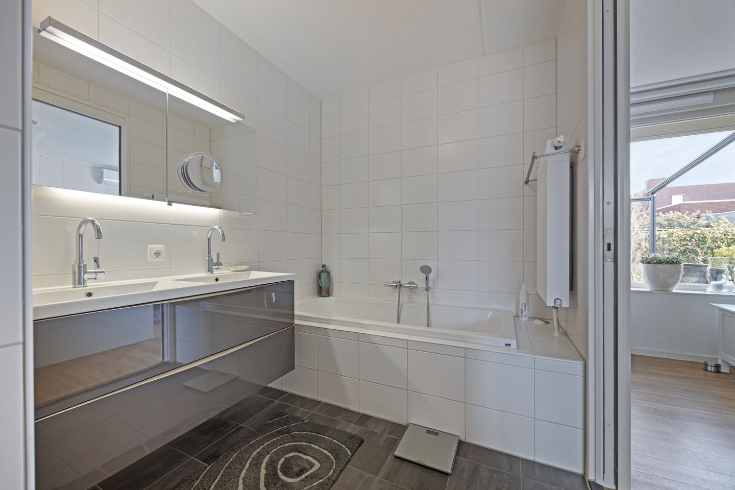 Foto 20 van Emerald 10