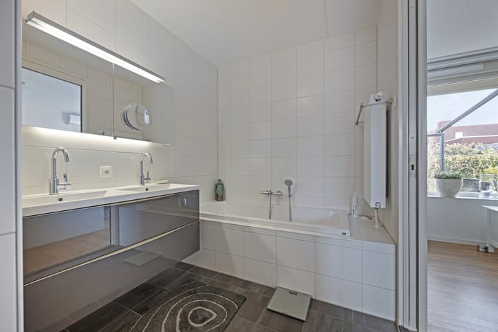 Foto 20 van Emerald 10