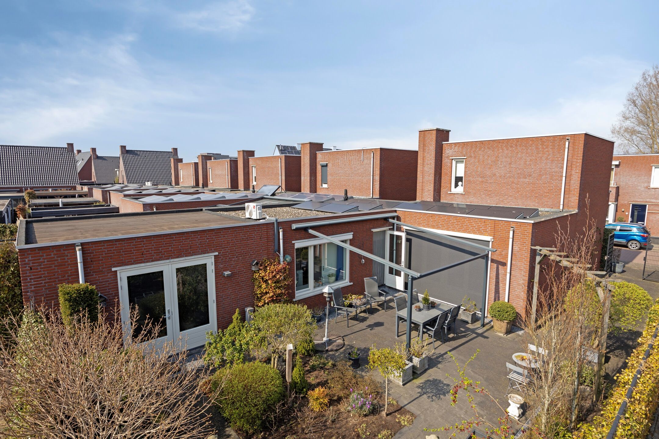 Foto 30 van Emerald 10