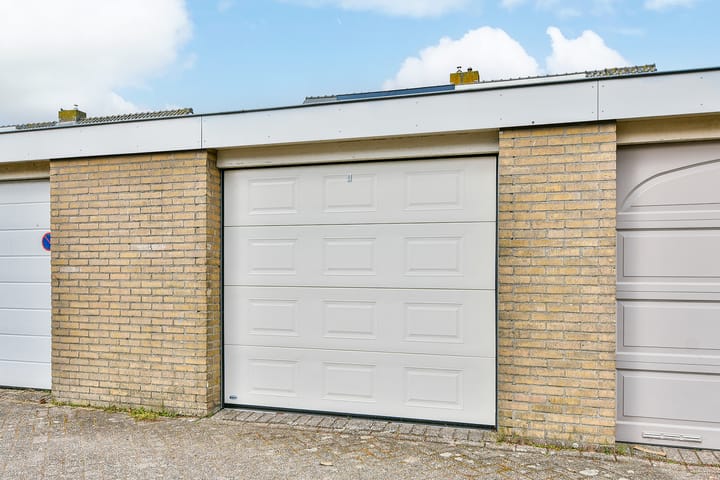 Photo 3 of Vliegersplein 73