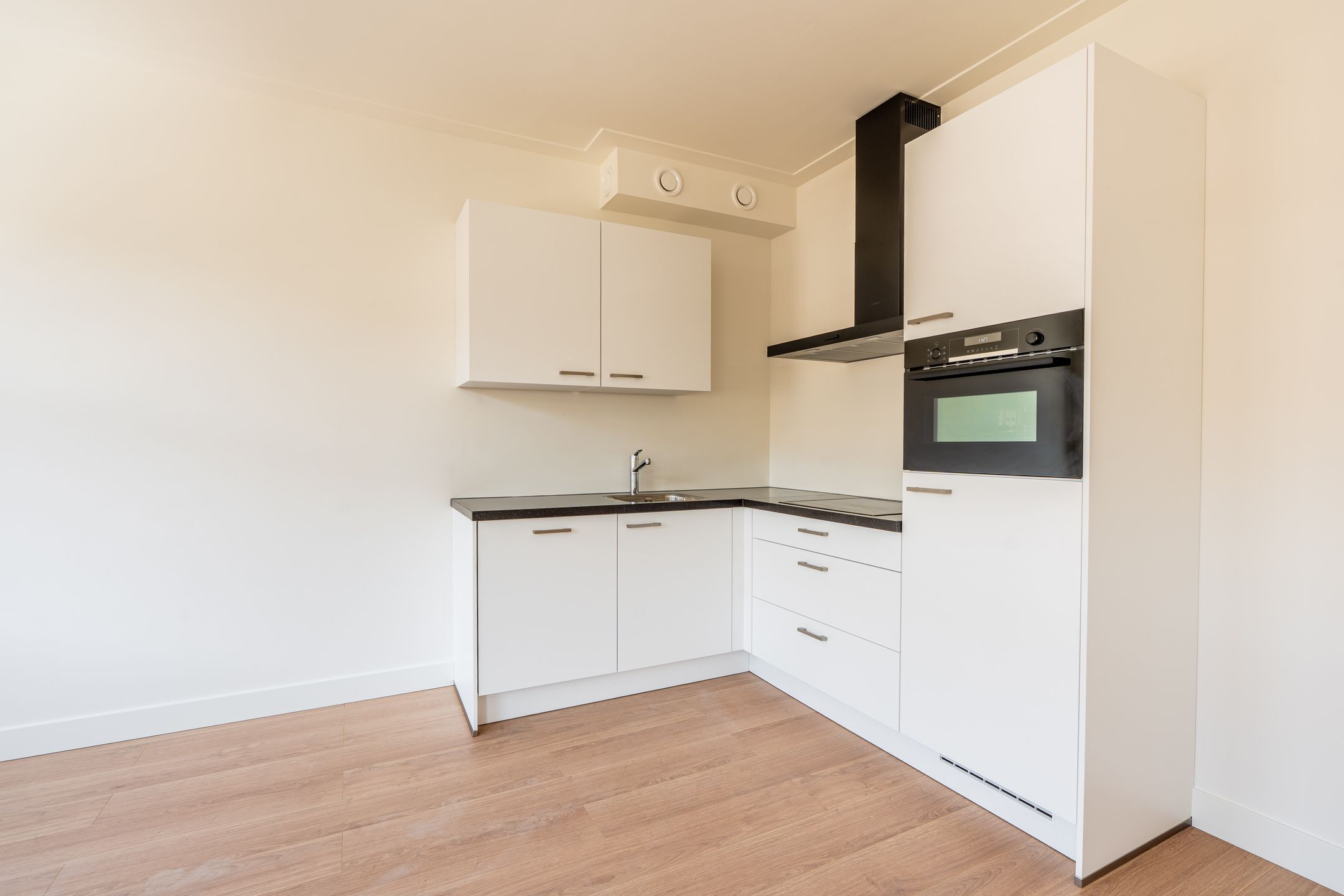 Photo 9 of Van Spilbergenstraat 122-2