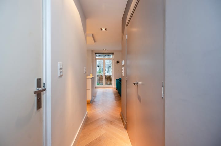 Photo 10 of Waalstraat 85-1