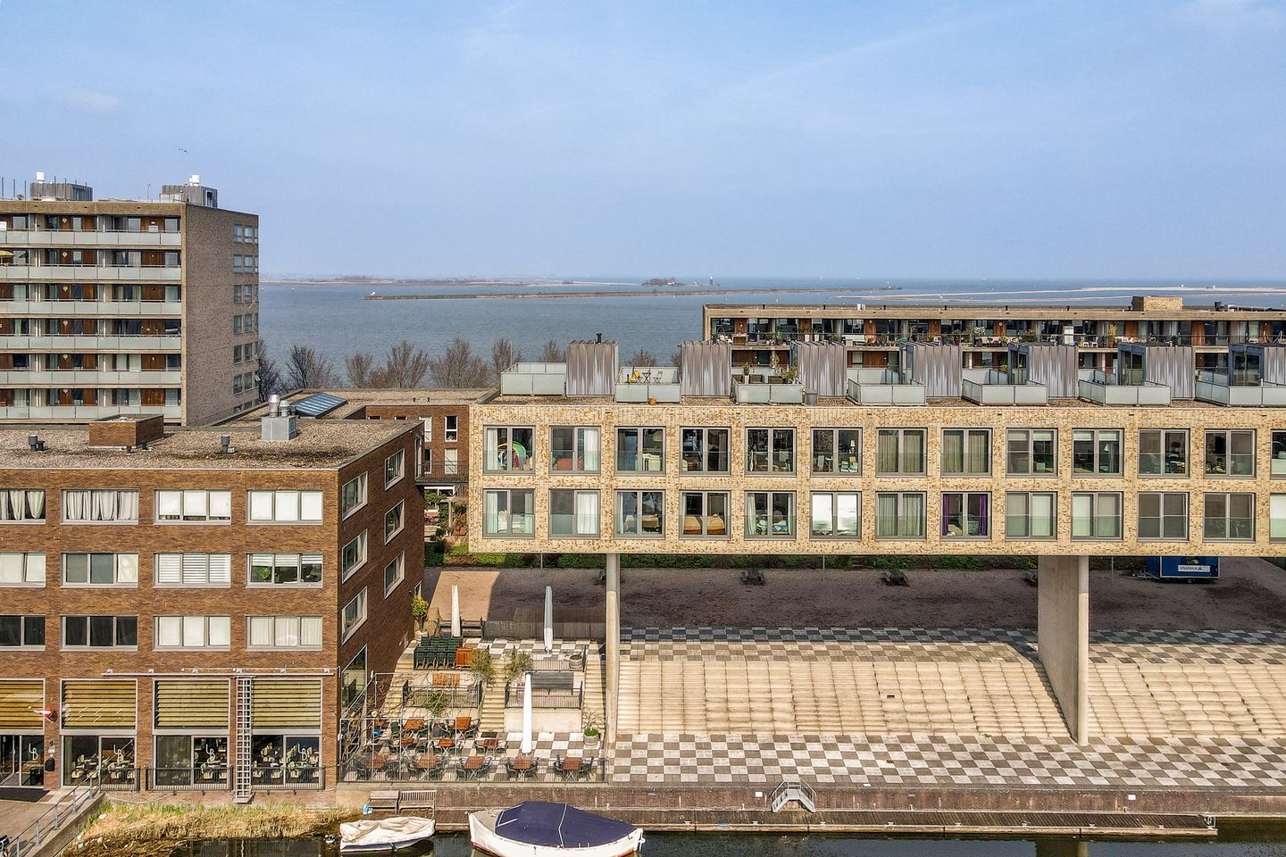 Foto 1 van Bert Haanstrahof 24