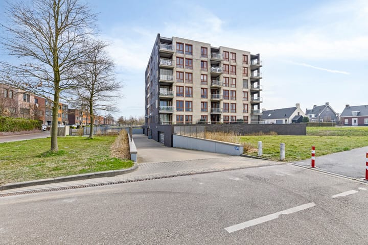 Photo 5 of John Denverlaan 60