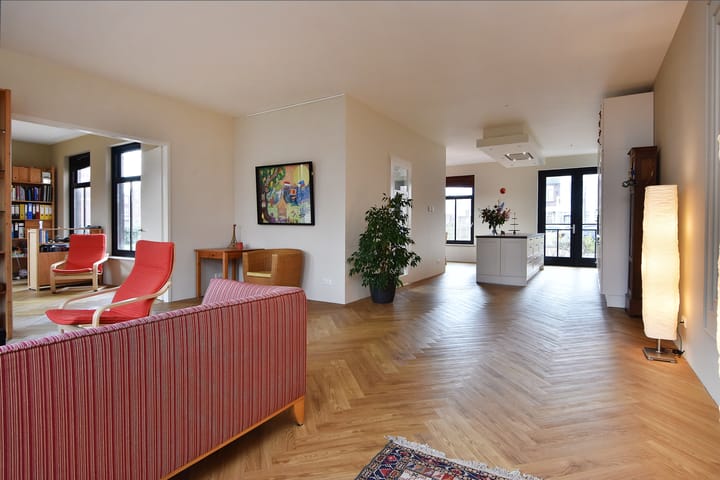 Foto 15 van Thomas Mannsingel 158