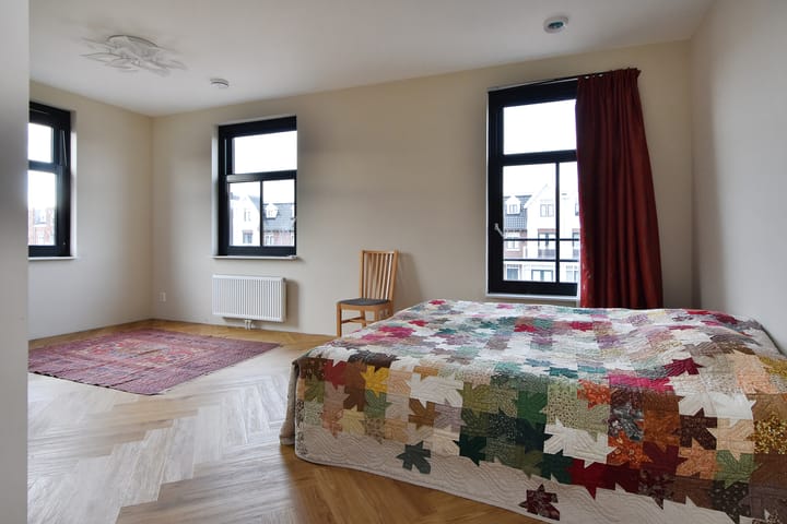 Foto 28 van Thomas Mannsingel 158