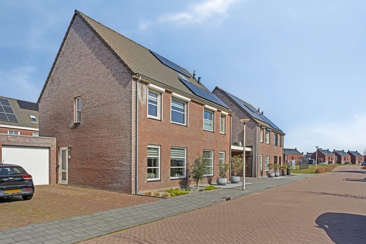 Foto 3 van Keizersmantel 9