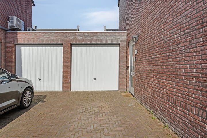 Foto 4 van Keizersmantel 9