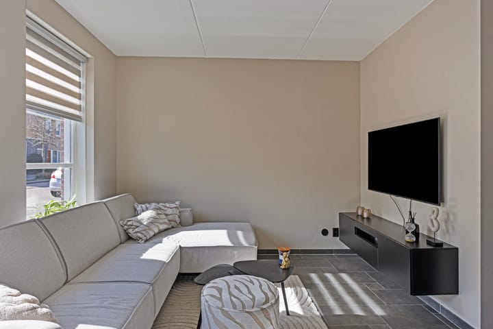 Foto 11 van Keizersmantel 9