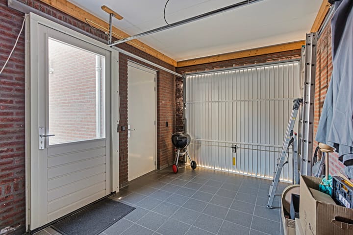 Foto 17 van Keizersmantel 9