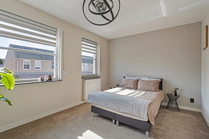 Foto 19 van Keizersmantel 9