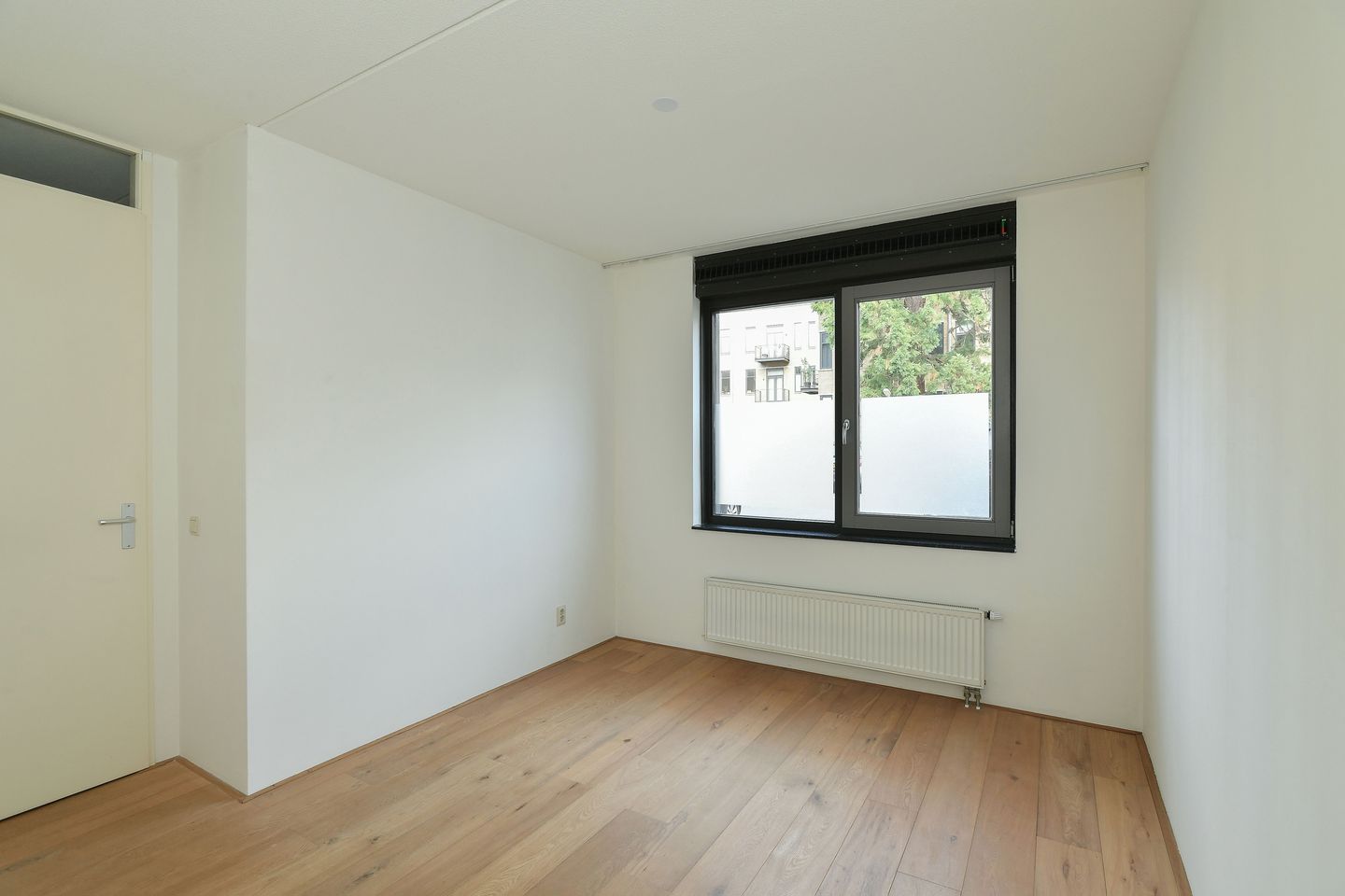 Photo 4 of Rosendaalsestraat 10