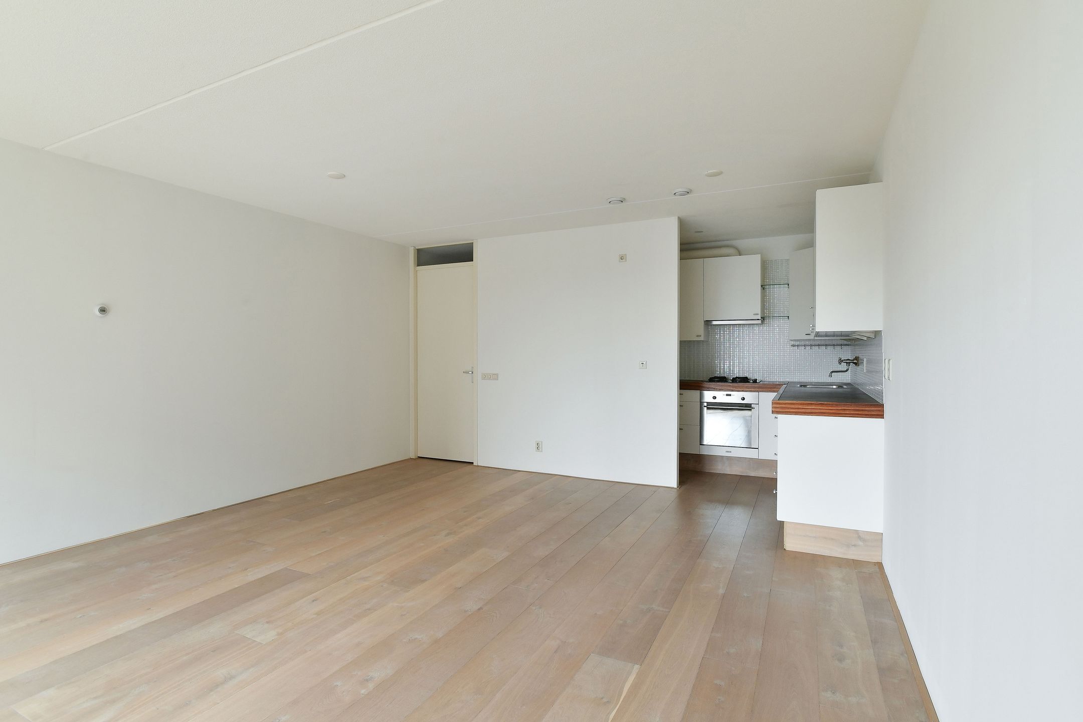 Photo 18 of Rosendaalsestraat 10