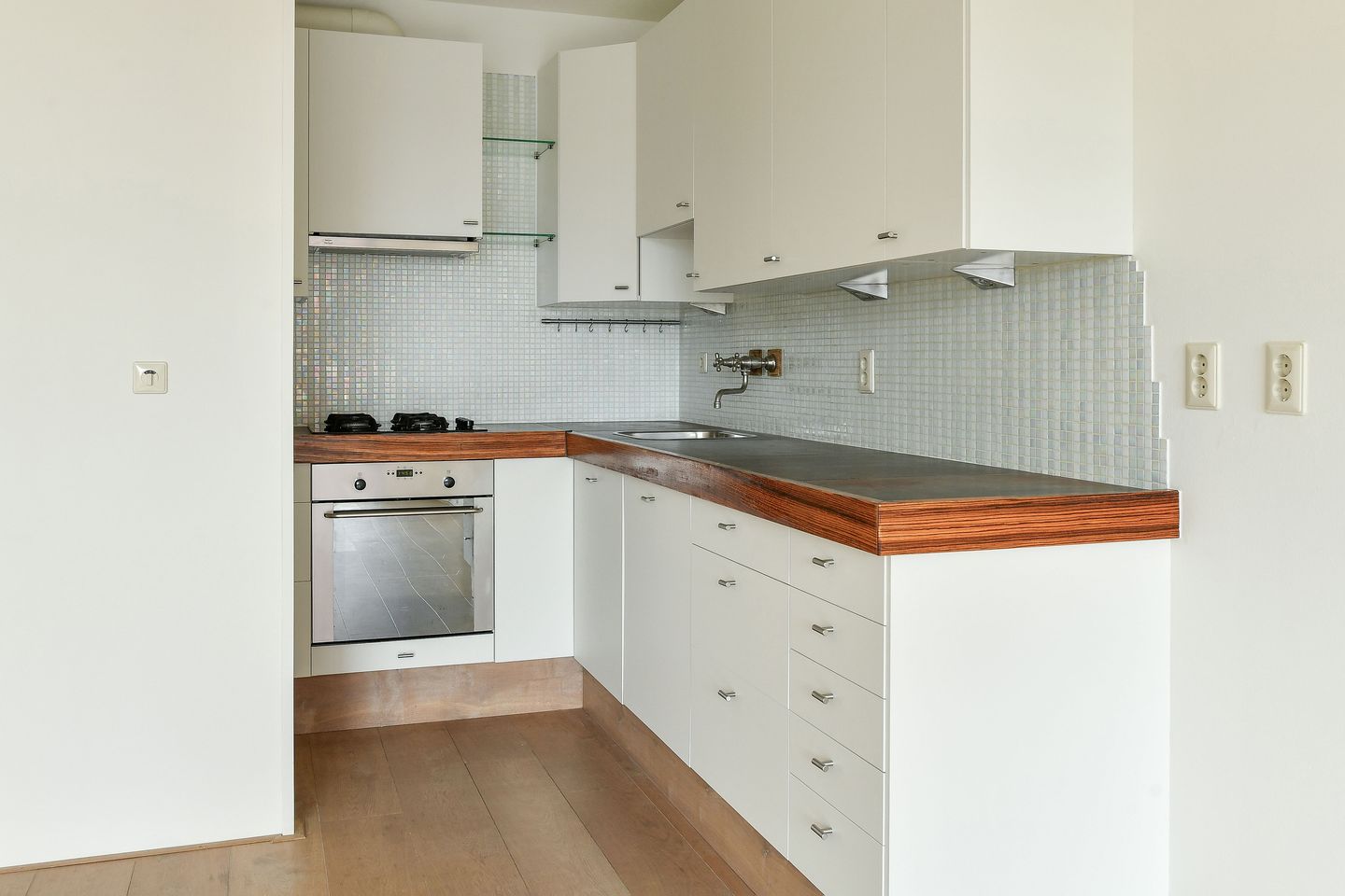 Photo 20 of Rosendaalsestraat 10