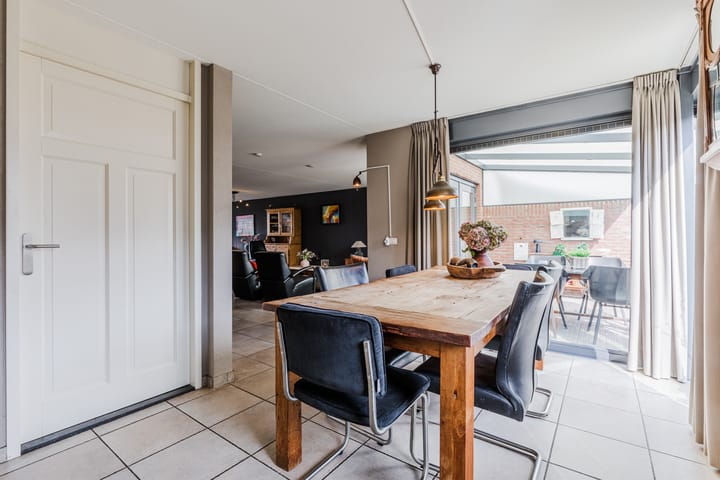 Foto 10 van Regenboog 15