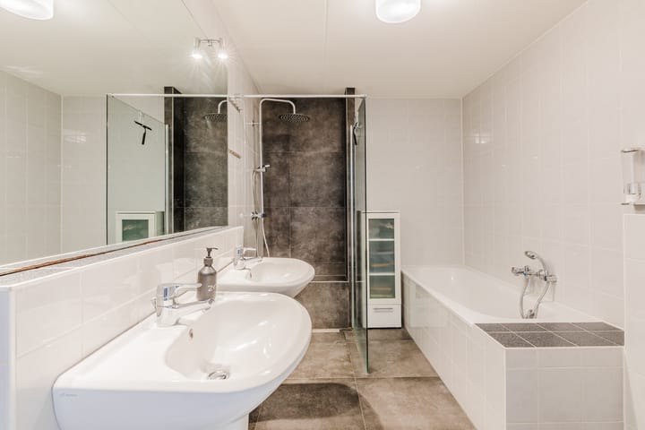 Foto 23 van Regenboog 15