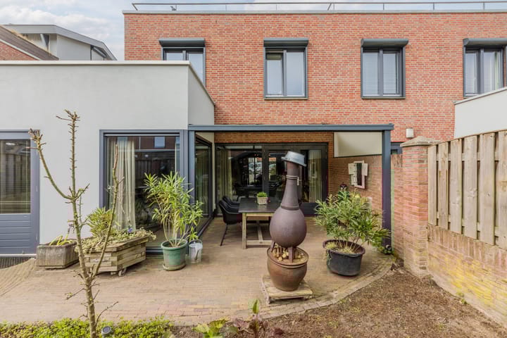 Foto 38 van Regenboog 15