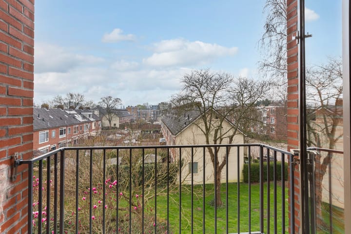 Photo 11 of Diepenbrocklaan 18