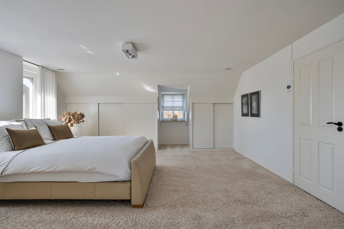 Photo 29 of De Leucker 20