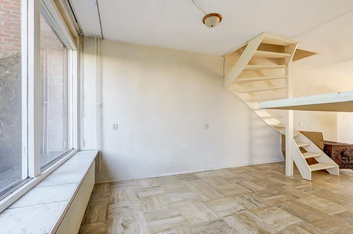 Photo 7 of Van Karnebeekstraat 22