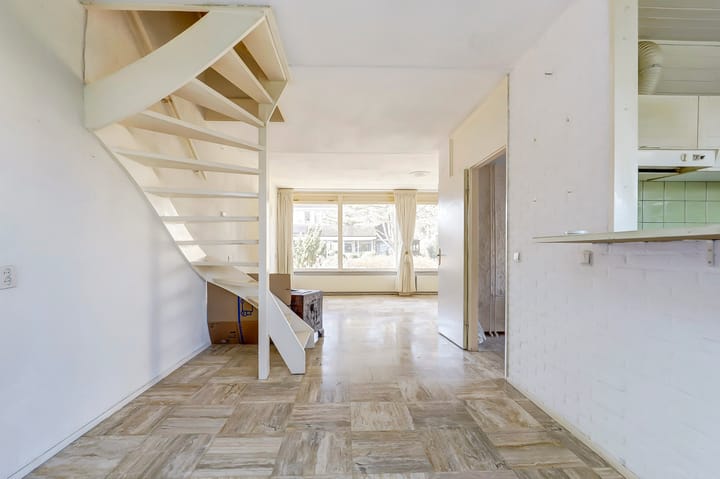 Photo 8 of Van Karnebeekstraat 22