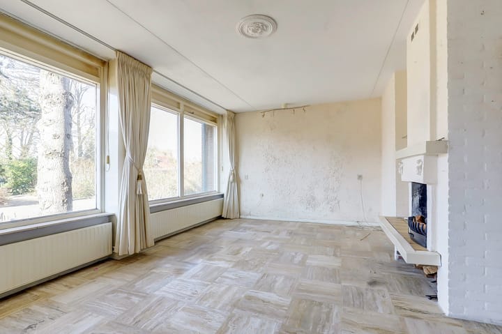 Photo 10 of Van Karnebeekstraat 22