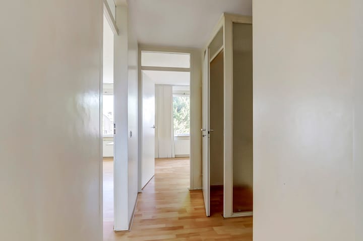 Photo 14 of Van Karnebeekstraat 22