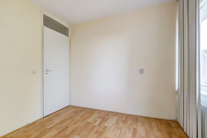 Photo 15 of Van Karnebeekstraat 22