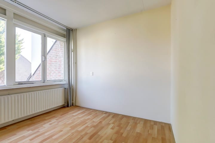 Photo 16 of Van Karnebeekstraat 22