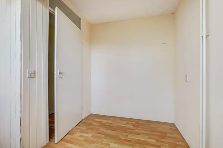 Photo 19 of Van Karnebeekstraat 22