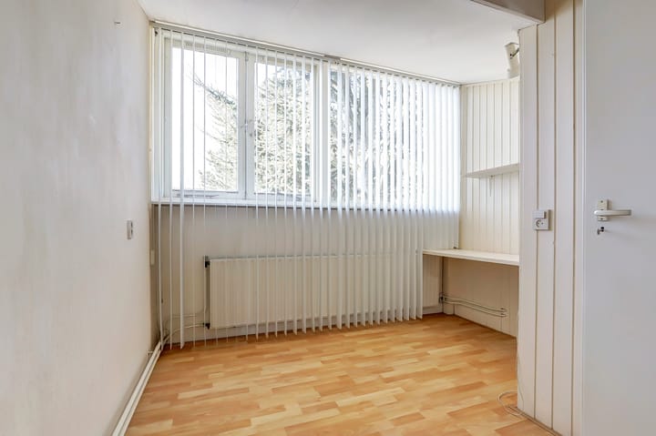 Photo 20 of Van Karnebeekstraat 22