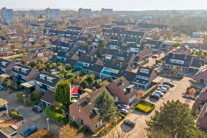 Photo 34 of Van Karnebeekstraat 22