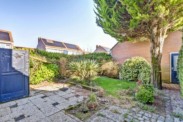 Photo 32 of Van Karnebeekstraat 22