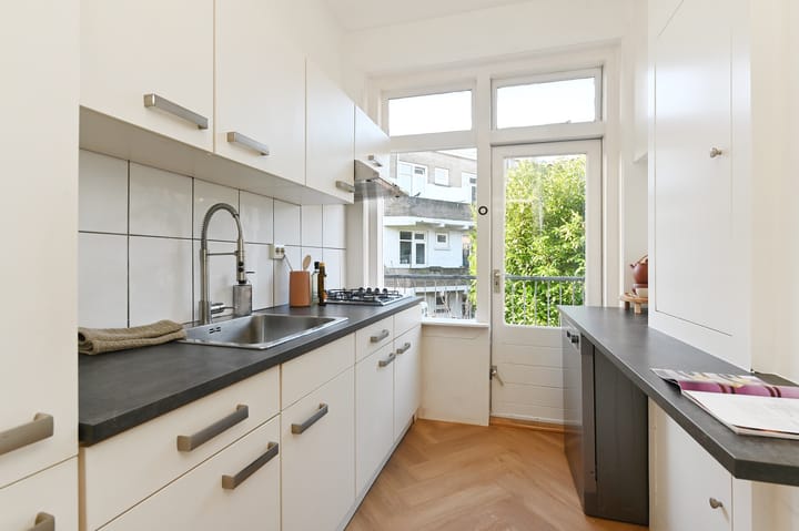 Photo 20 of Van Heutszstraat 127