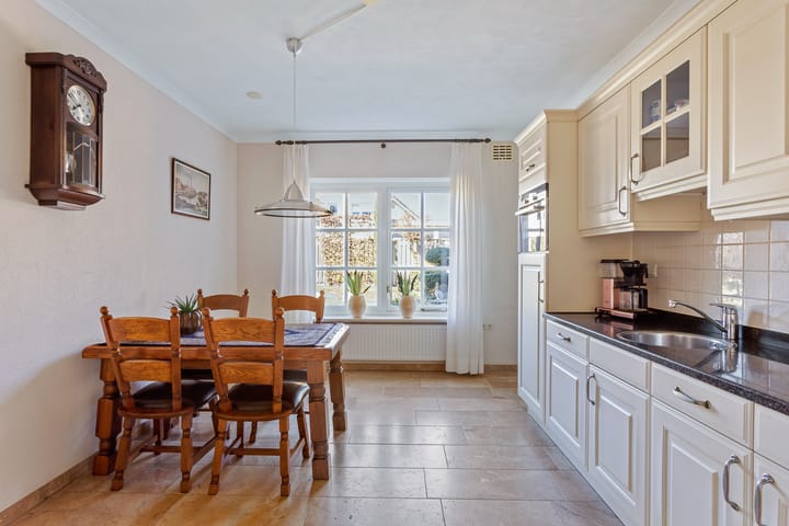 Photo 9 of Vriezenveenseweg 26