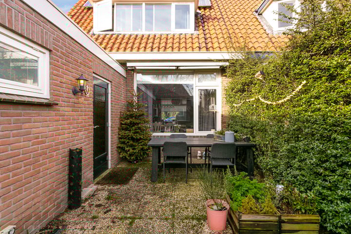 Foto 18 van Tweede Parallelweg 1
