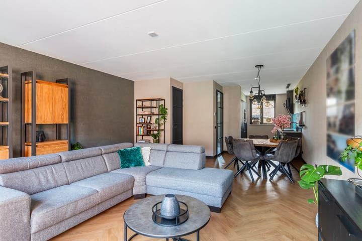 Foto 12 van Burg. Schwartzlaan 36