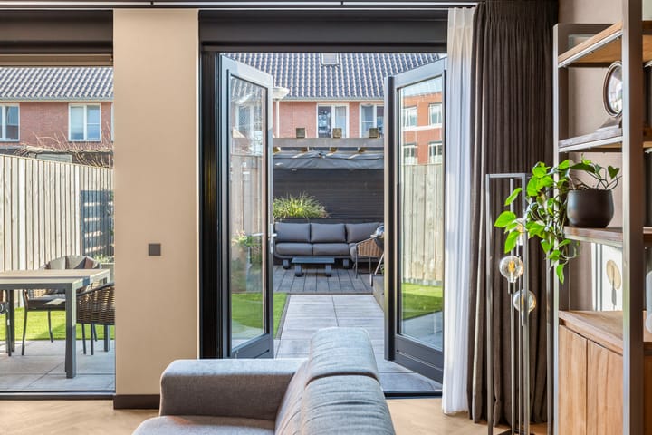 Foto 22 van Burg. Schwartzlaan 36