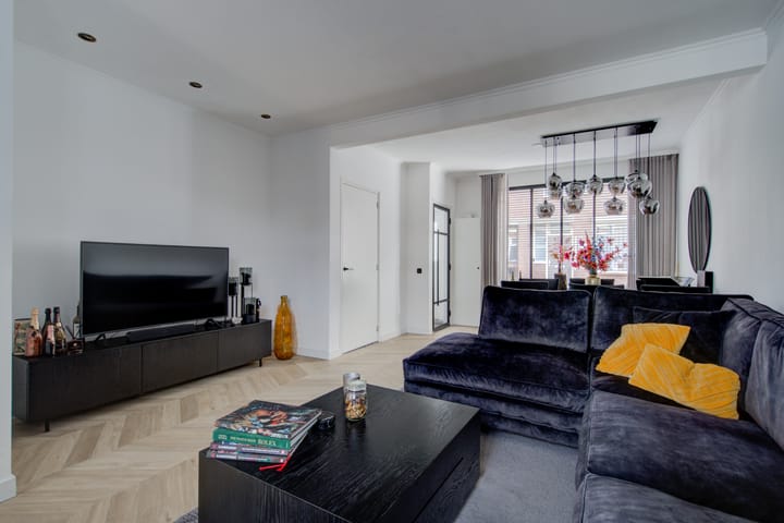 Photo 6 of Willemstraat 38