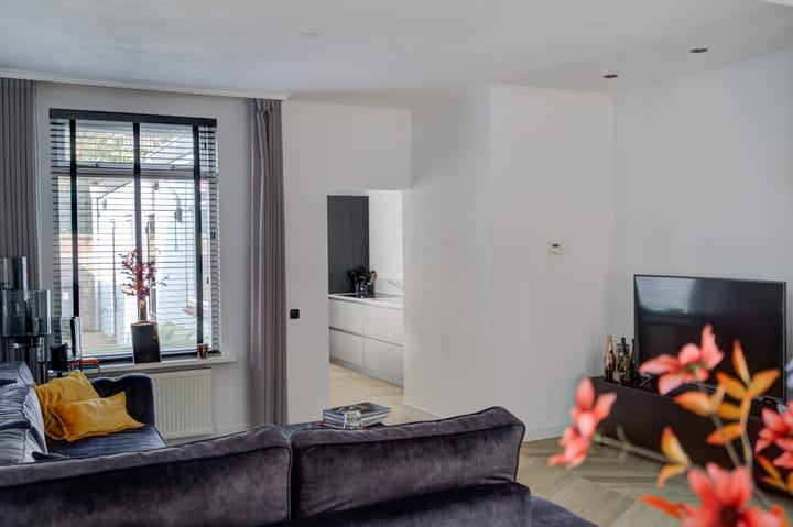 Photo 9 of Willemstraat 38