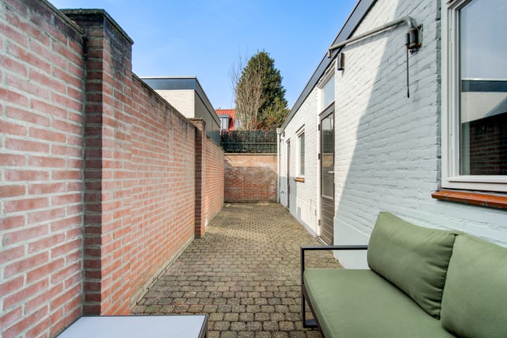 Photo 22 of Willemstraat 38