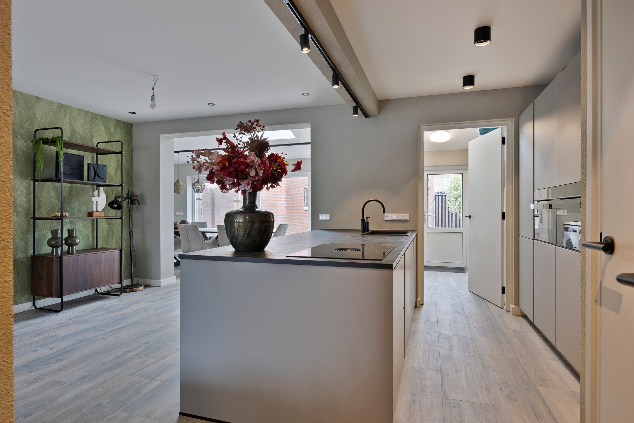 Photo 3 of Plataan 18