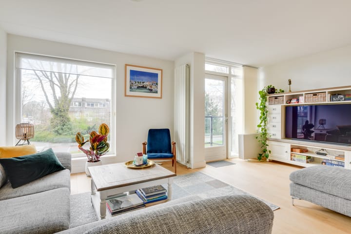 Foto 2 van Van Alphenstraat 2