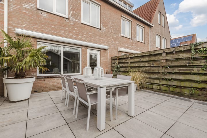 Foto 42 van Magdalena van Weerdenburglaan 42