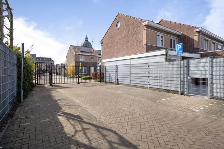 Photo 45 of Vader Vincentiusstraat 2