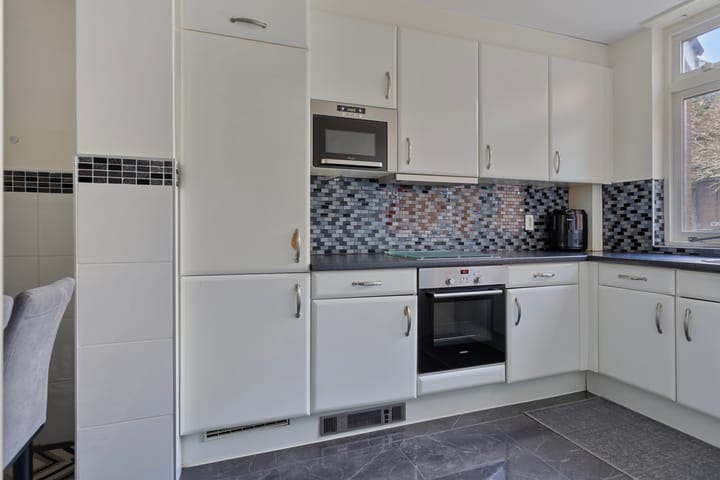 Photo 5 of Schout Heynricstraat 44