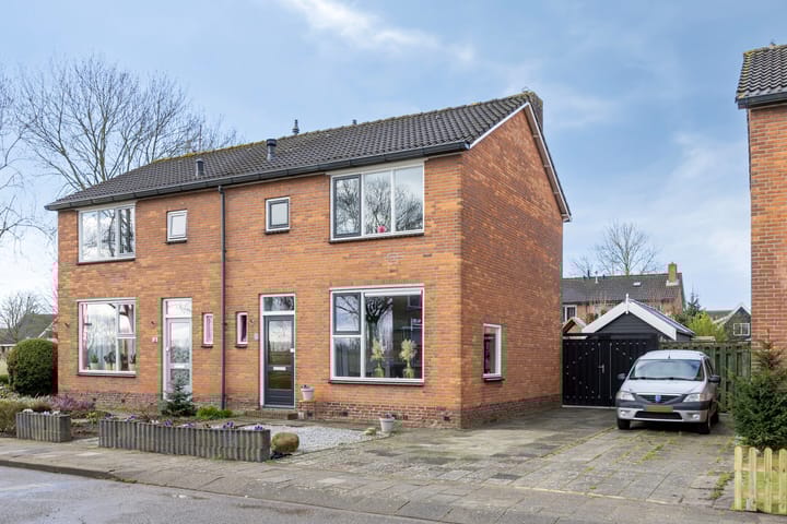 Photo 1 of Burgemeester Kosterstraat 30